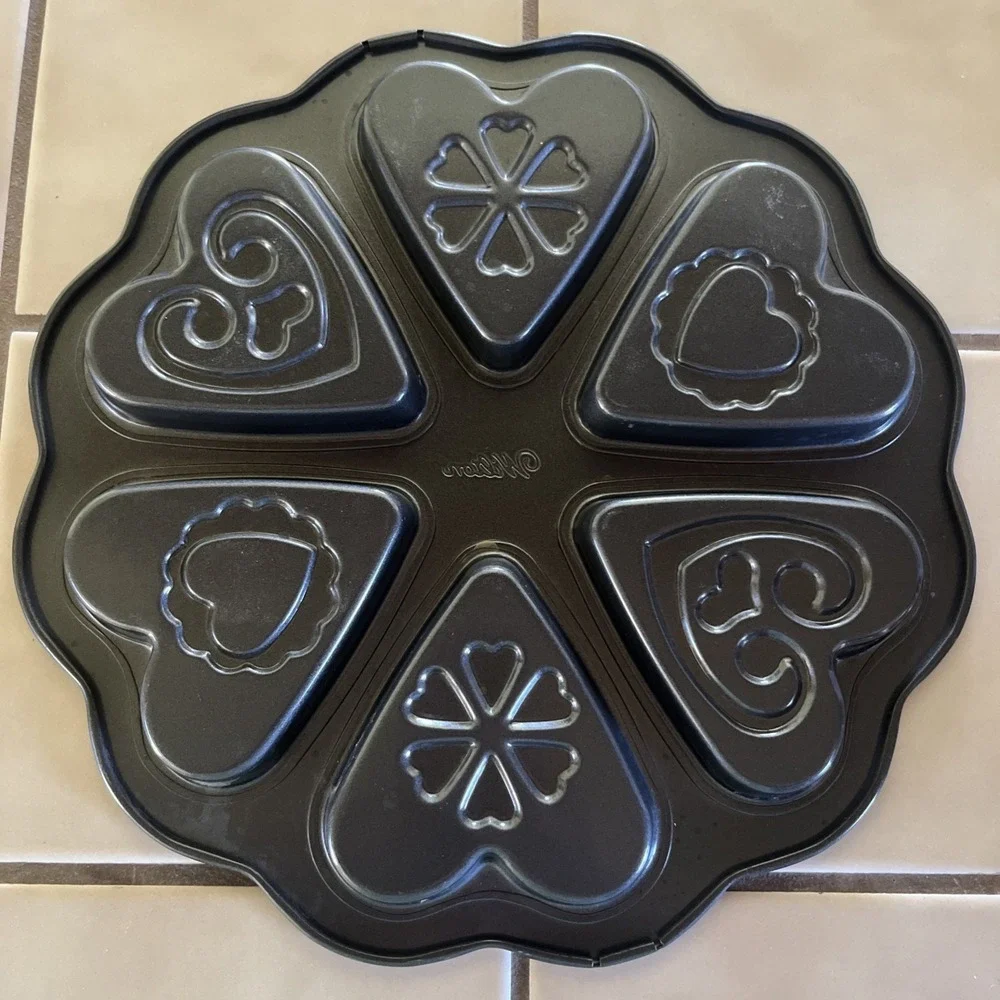 Wilton 6 Cavity Christmas Valentine Cookie‎ Cake Pan Aluminum Baking Mold 11